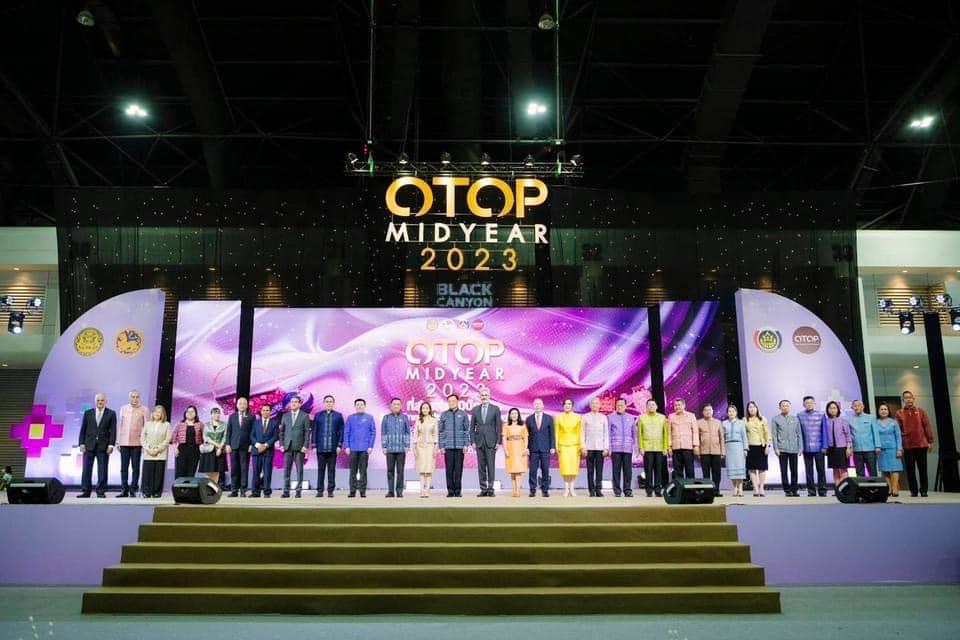 พช.ลำพูน นำผู้ประกอบการ ร่วมจำหน่ายสินค้าใน “งาน OTOP Midyear 2023” 23 กันยายน – 1 ตุลาคม 2566 ที่อิมแพ็ค เมืองทองธานี