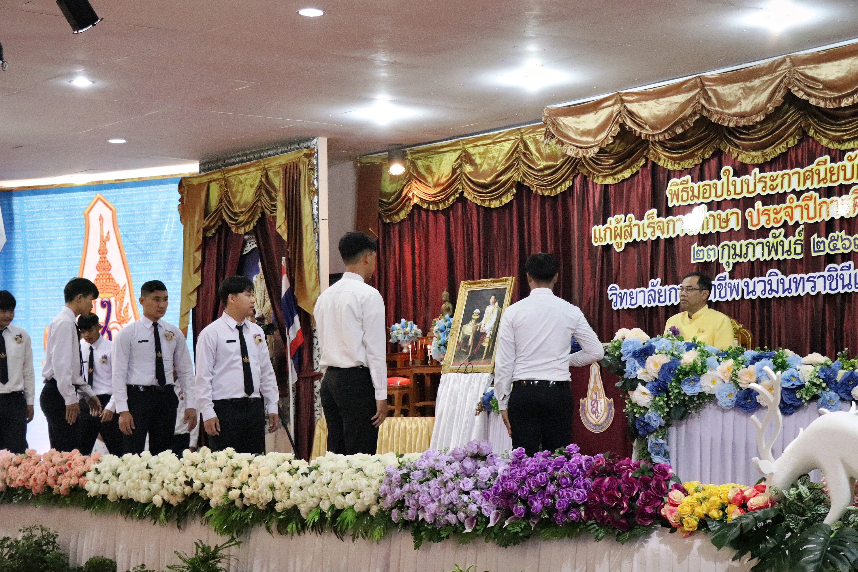 ผู้ว่าราชการจังหวัดแม่ฮ่องสอนมอบประกาศนียบัตรแก่ผู้สำเร็จการศึกษา วิทยาลัยการอาชีพนวมินทราชินีแม่ฮ่องสอน ประจำปีการศึกษา 2566