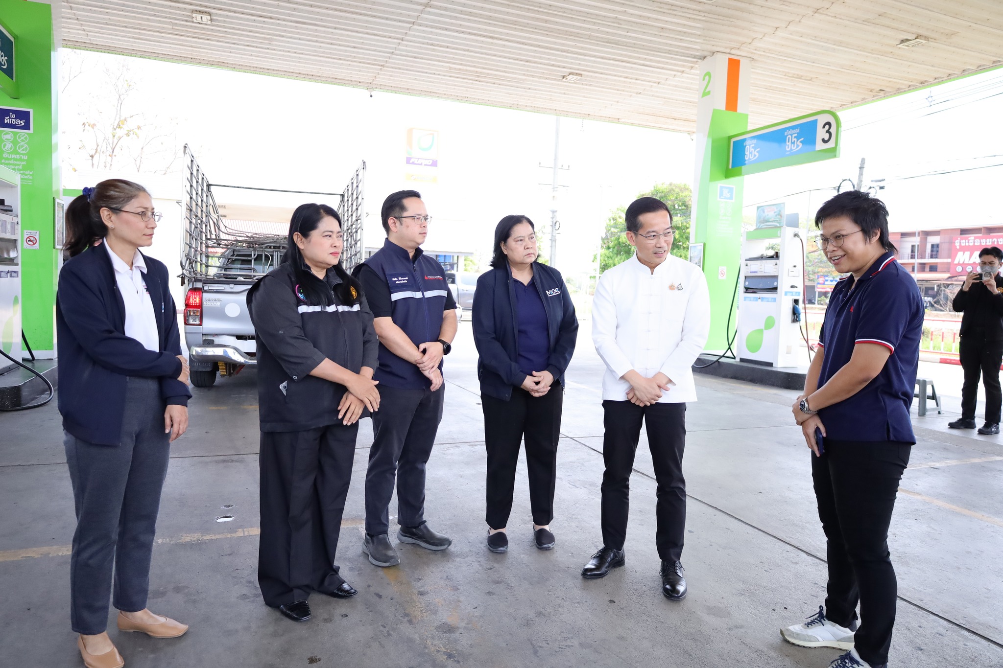 จังหวัดลำปางลงพื้นที่ตรวจเข้มสถานการณ์น้ำมันในพื้นที่อำเภอเมืองลำปาง พบปริมาณเพียงพอ