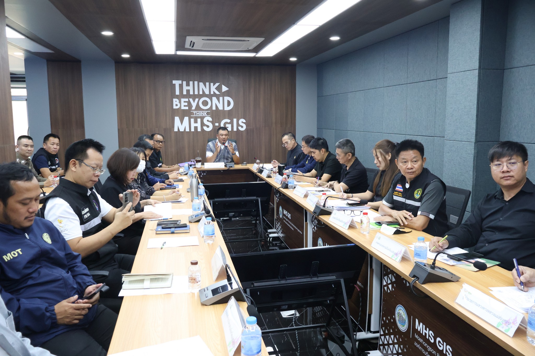 รองผู้ว่าราชการจังหวัดแม่ฮ่องสอน ประชุมคณะทำงานศูนย์ปฏิบัติการป้องกันและแก้ไขปัญหาไฟป่า หมอกควัน และฝุ่นละออง ระดับจังหวัดแม่ฮ่องสอน (ศูนย์ war Room)