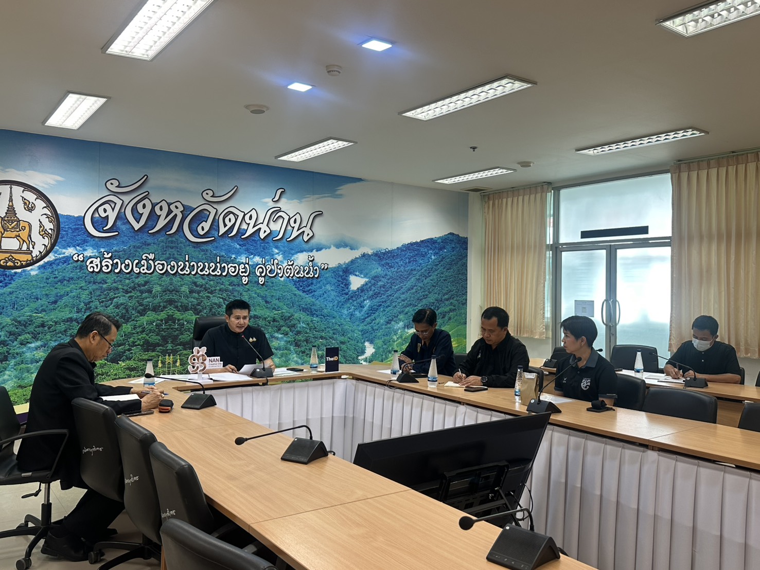 ผู้ว่าราชการจังหวัดน่าน ร่วมประชุมติดตามสถานการณ์ไฟป่า หมอกควัน และ PM2.5 พื้นที่ 17 จังหวัดภาคเหนือ ขานรับนโยบายปลัดกระทรวงมหาดไทย ยกระดับมาตรการบังคับใช้กฎหมายเข้มข้น