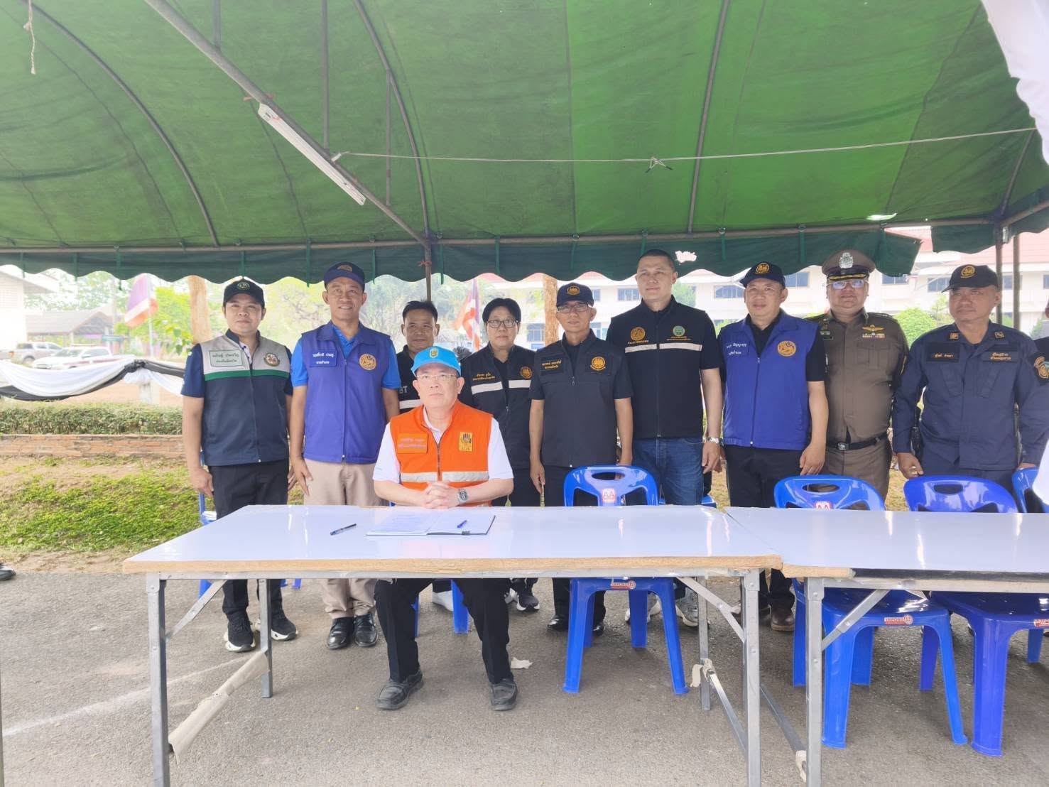 รองผู้ว่าราชการจังหวัดแม่ฮ่องสอน เป็นหัวหน้าคณะตรวจเยี่ยม และมอบสิ่งของเพื่อเป็นขวัญ และกำลังใจเจ้าหน้าที่ ผู้ปฏิบัติงาน จุดตรวจจุดบริการประชาชนในพื้นที่อำเภอขุนยวม เพื่อป้องกันและลดอุบัติเหตุทางถนน ช่วงเทศกาลสงกรานต์ ประจำปี 2569