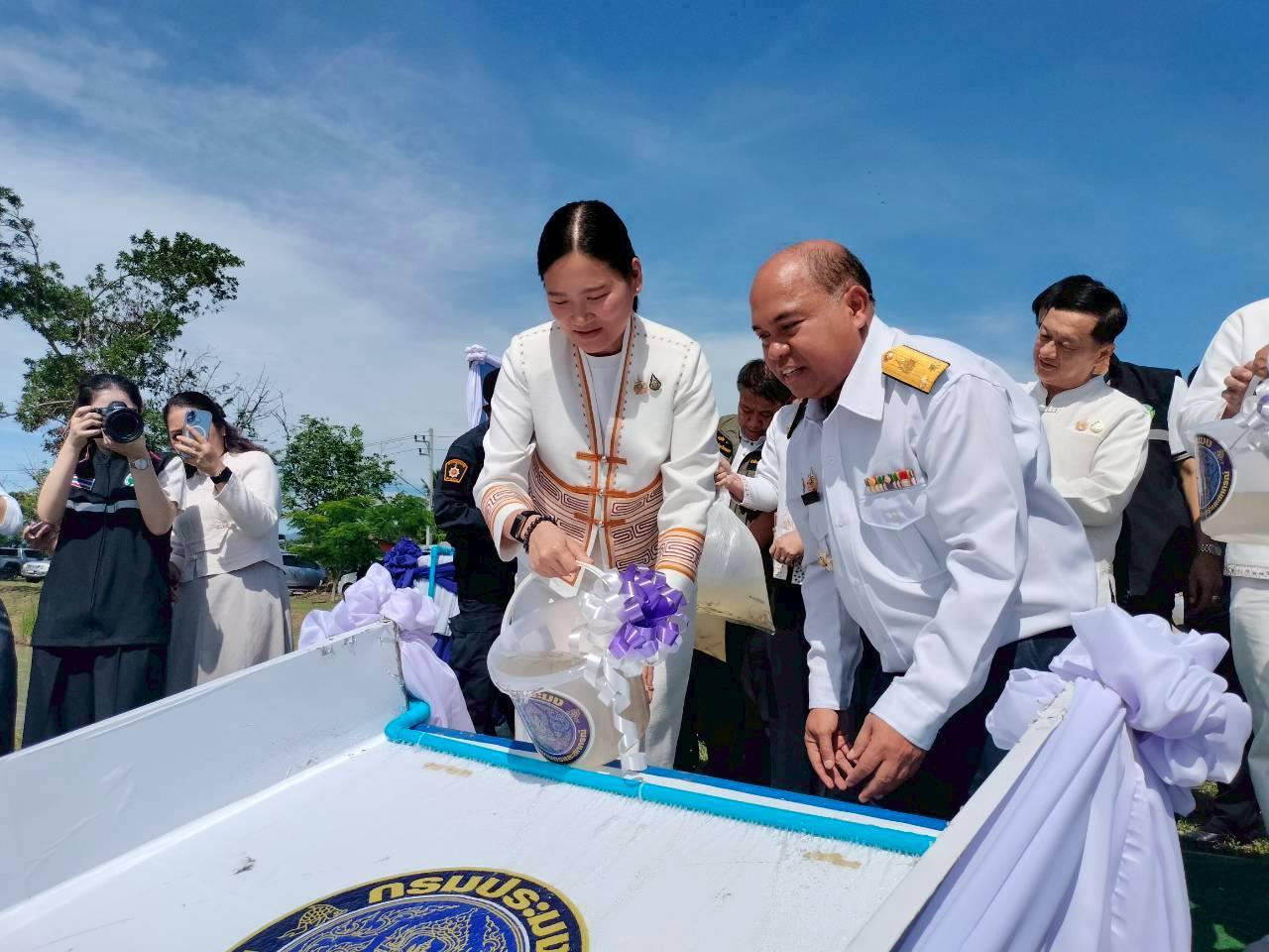 จังหวัดพะเยา จัดพิธีปล่อยพันธุ์สัตว์น้ำกว่า 1,700,000 ตัว เฉลิมพระเกียรติ และถวายเป็นพระราชกุศล เนื่องในโอกาสวันเฉลิมพระชนมพรรษา สมเด็จพระนางเจ้าฯ พระบรมราชินี