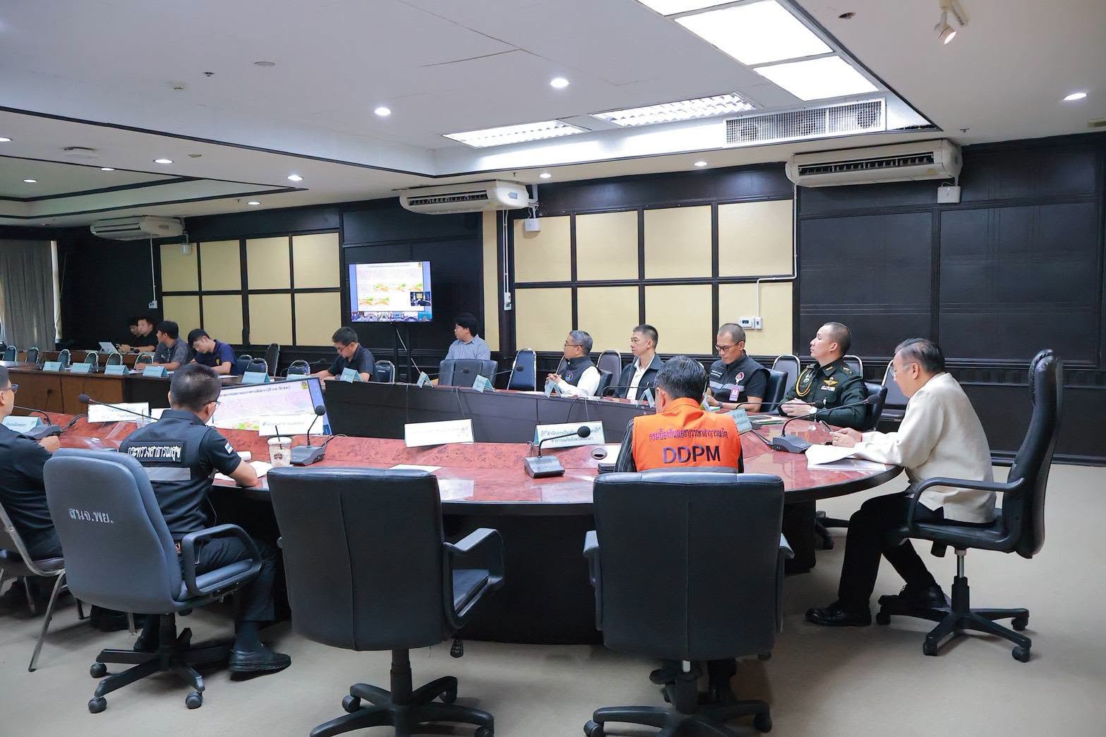 จังหวัดพะเยา ร่วมประชุมกองบัญชาการป้องกันและบรรเทาสาธารณภัยแห่งชาติ เตรียมความพร้อมรับมือภัยแล้งและอุทกภัย ปี 2569 ย้ำทุกพื้นที่เฝ้าระวัง และแจ้งเตือนประชาชนล่วงหน้าทันทีเมื่อเสี่ยงเกิดภัย