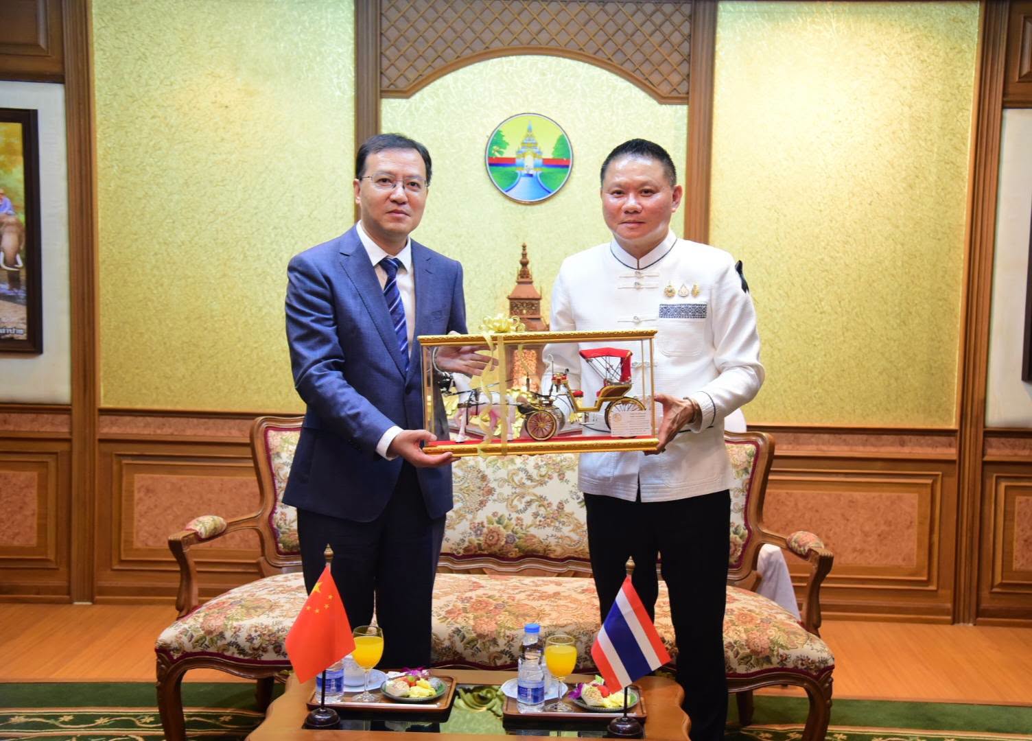 ลำปางหารือกงสุลใหญ่จีน เดินหน้ากระชับความร่วมมือด้านเศรษฐกิจ การท่องเที่ยว และเซรามิก มุ่งดึงนักท่องเที่ยวจีนเพิ่ม
