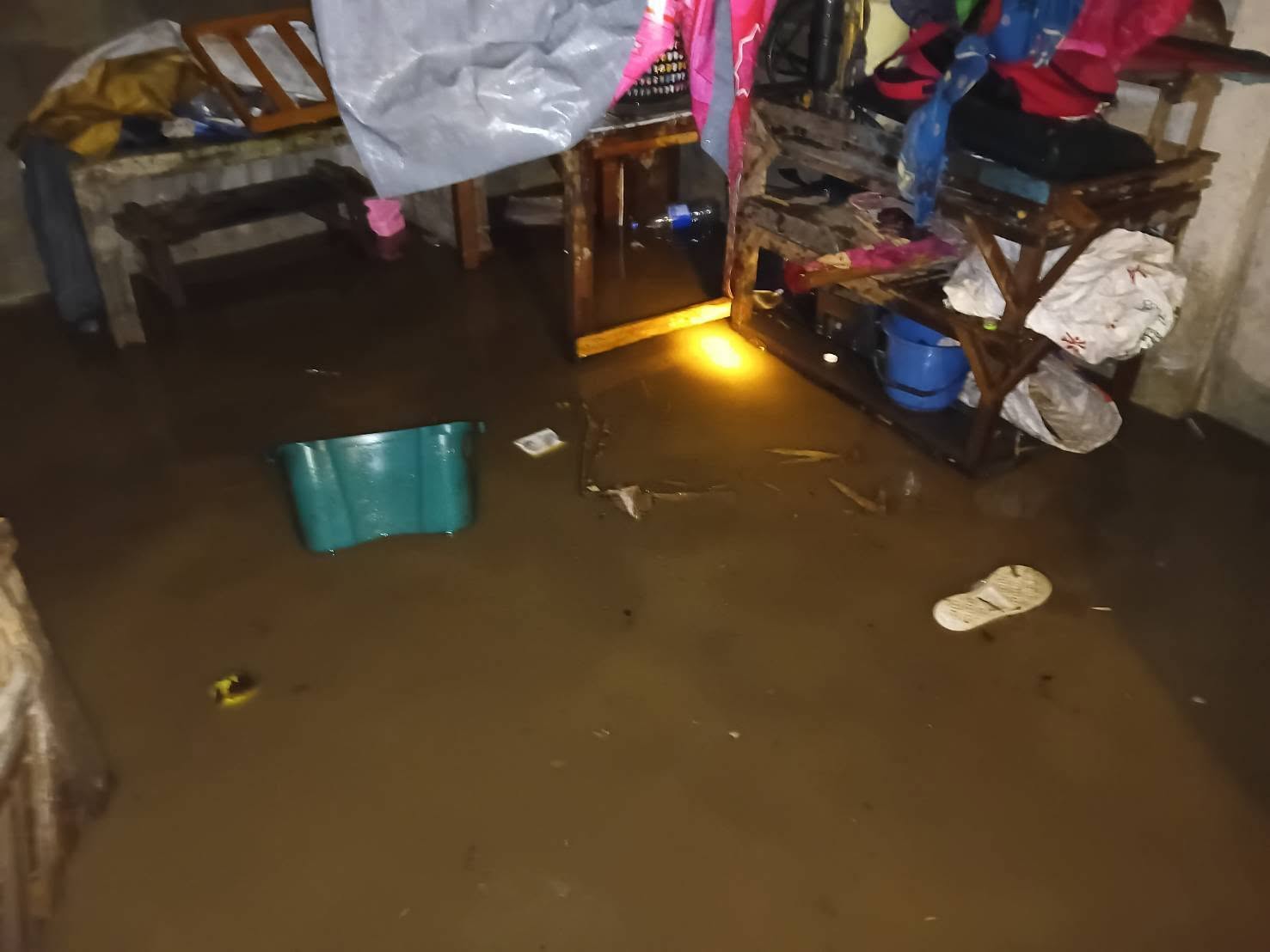 เกิดฝนตกสะสม! น้ำป่าไหลหลากเข้าท่วมบ้านห้วยทาก อำเภองาว กระทบ 5 หลังคาเรือน ไร้ผู้บาดเจ็บ-เสียชีวิต สถานการณ์กลับสู่ภาวะปกติ