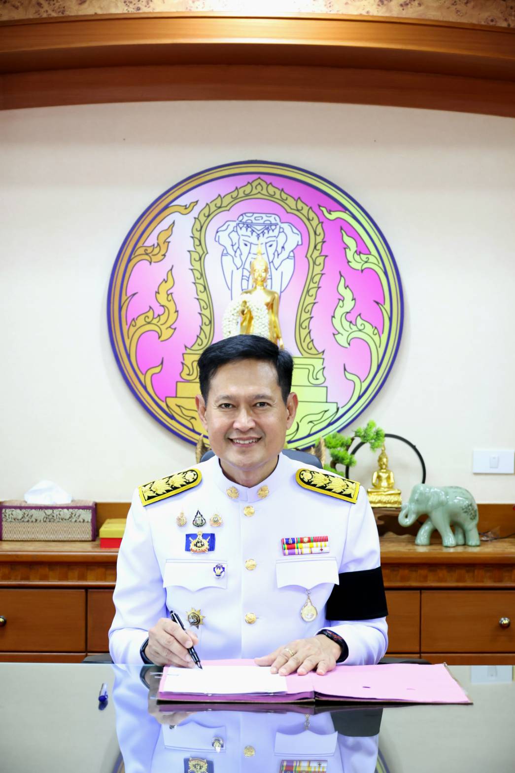 ผู้ว่าฯ ทศพล สักการะสิ่งศักดิ์สิทธิ์คู่บ้านคู่เมืองเชียงใหม่ เสริมสิริมงคลวันแรกในการมารับตำแหน่งผู้ว่าฯ เชียงใหม่