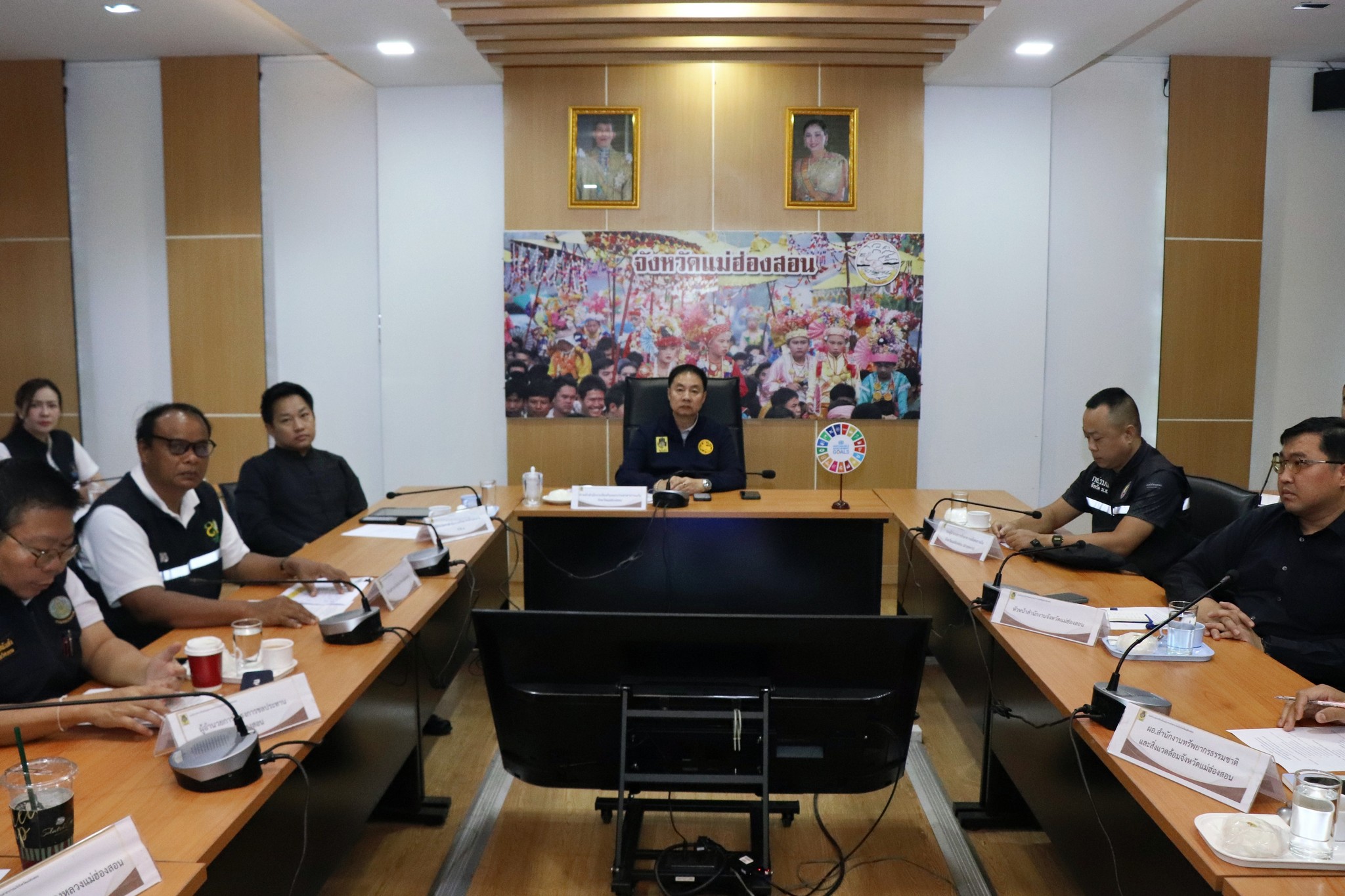 จังหวัดแม่ฮ่องสอน เข้าร่วมการประชุมกองบัญชาการป้องกันและบรรเทาสาธารณภัยแห่งชาติ (บกปภ.ช.) เพื่อติดตามสถานการณ์อุทกภัยและการให้ความช่วยเหลือผู้ประสบภัย