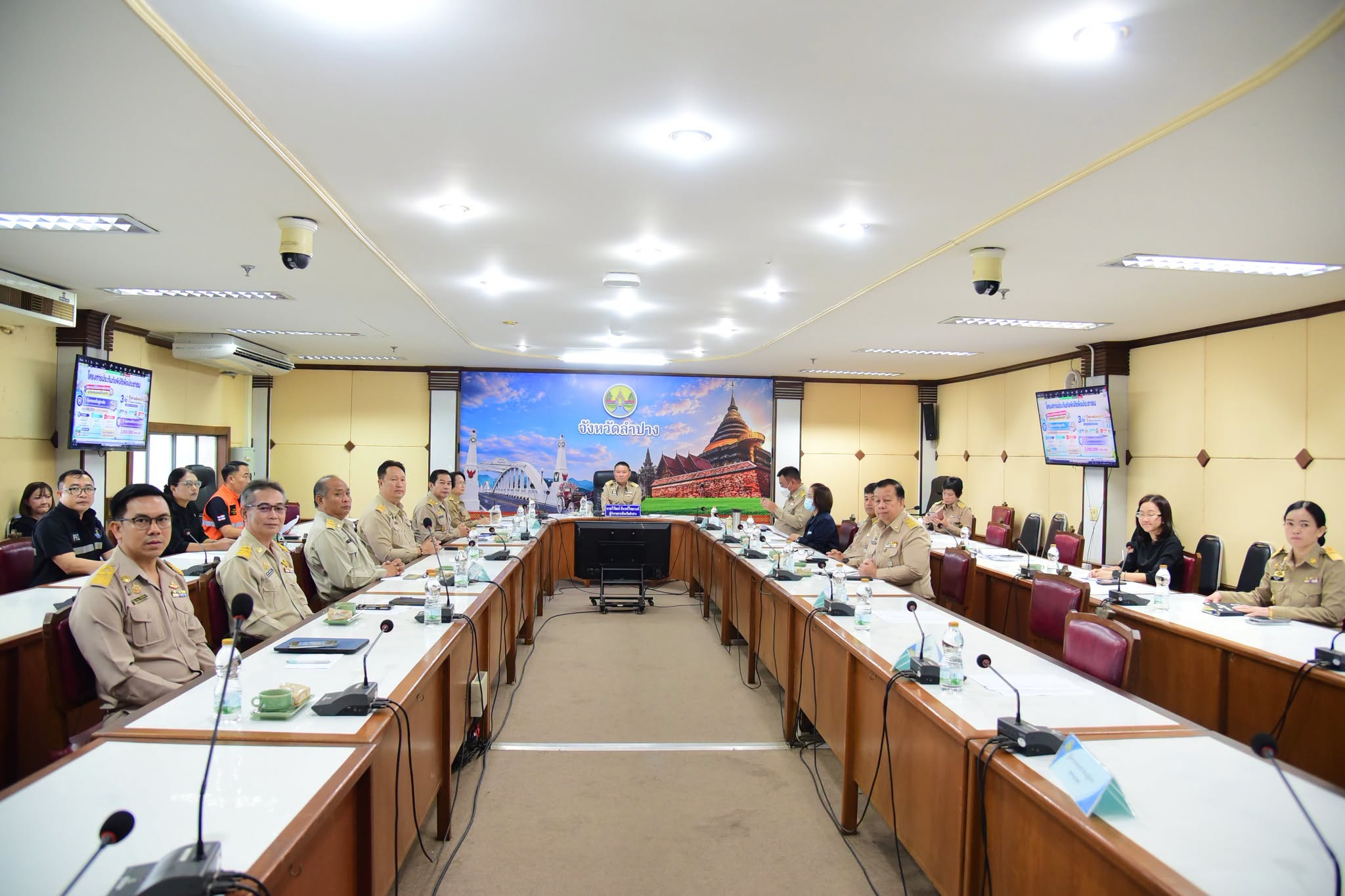 จังหวัดลำปาง ร่วมรับฟังการมอบนโยบายจากนายกรัฐมนตรี การจัดทำกรมธรรม์ประกันภัยพิบัติ สำหรับประชาชนทุกหลังคาเรือน