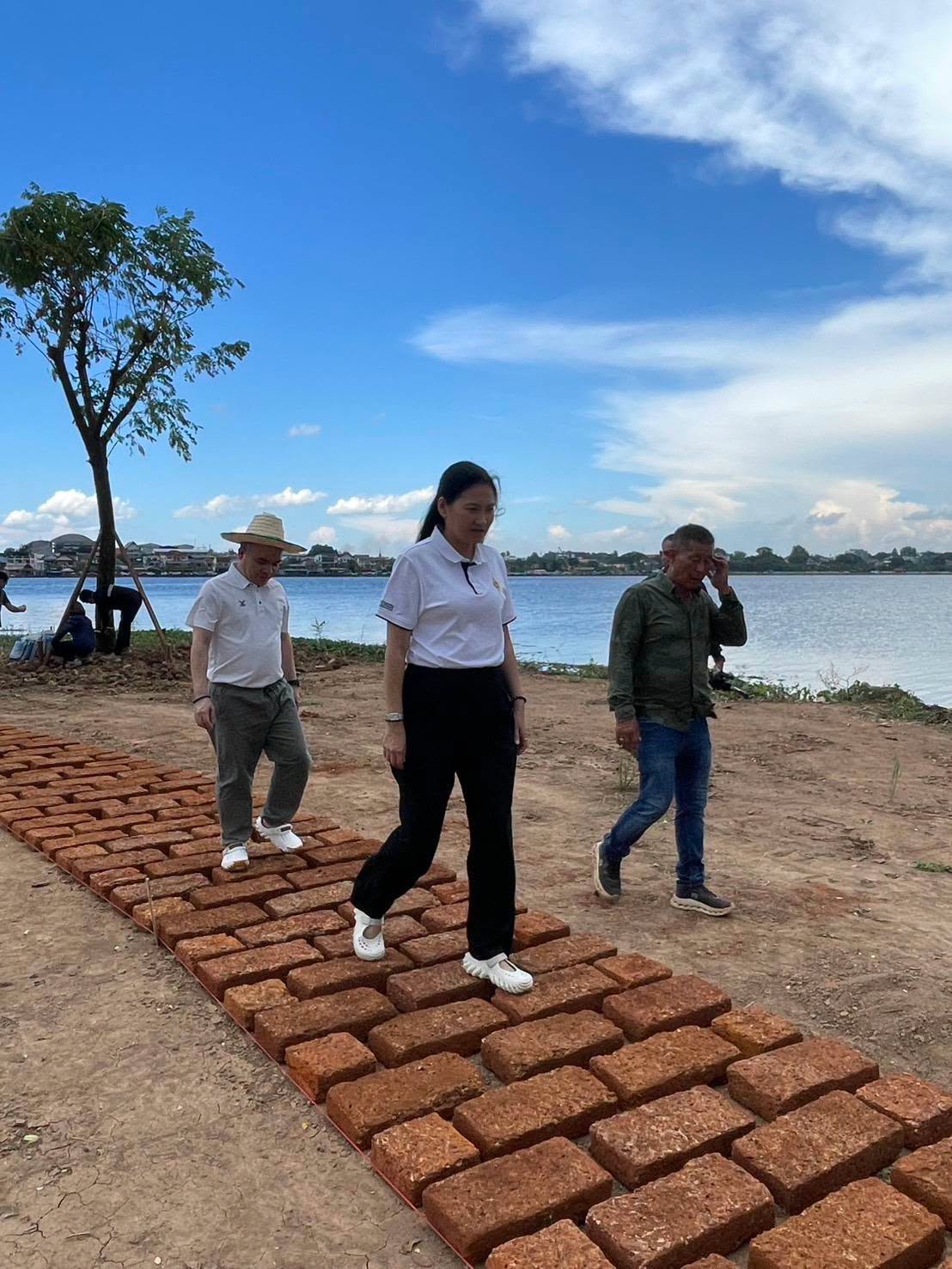 ผู้ว่าราชการจังหวัดพะเยา พร้อมด้วย ปลัดจังหวัดพะเยา ลงพื้นที่ติดตามความคืบหน้าการบูรณะปรับปรุงวัดติโลกอาราม