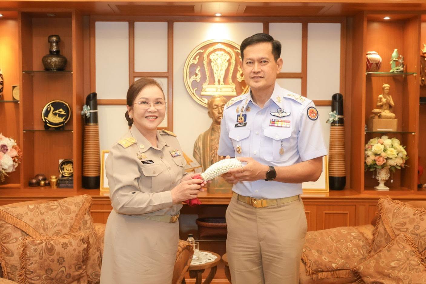 นางทรงศิริ แก้วคำ ผอ.สปท.3 นำคณะผู้บริหาร เข้าพบ นายทศพล เผื่อนอุดม ผู้ว่าราชการจังหวัดเชียงใหม่ 