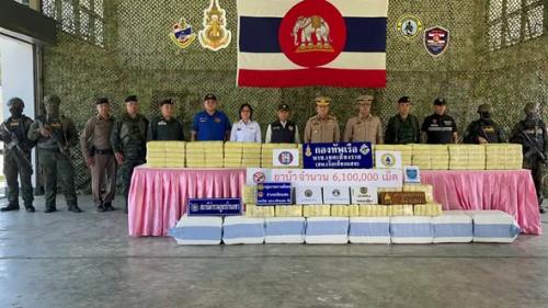 นรข.เขตเชียงราย แถลงข่าวสกัดขบวนการค้ายาข้ามโขง ยึดยาบ้า 6.1 ล้านเม็ด พร้อมรถกระบะขนของกลาง