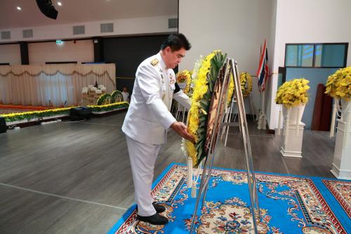 จังหวัดเชียงรายประกอบพิธีวางพวงมาลา สวดพระพุทธมนต์ และทำบุญตักบาตรถวายเป็นพระราชกุศล เนื่องในวันนวมินทรมหาราช ประจำปี 2569