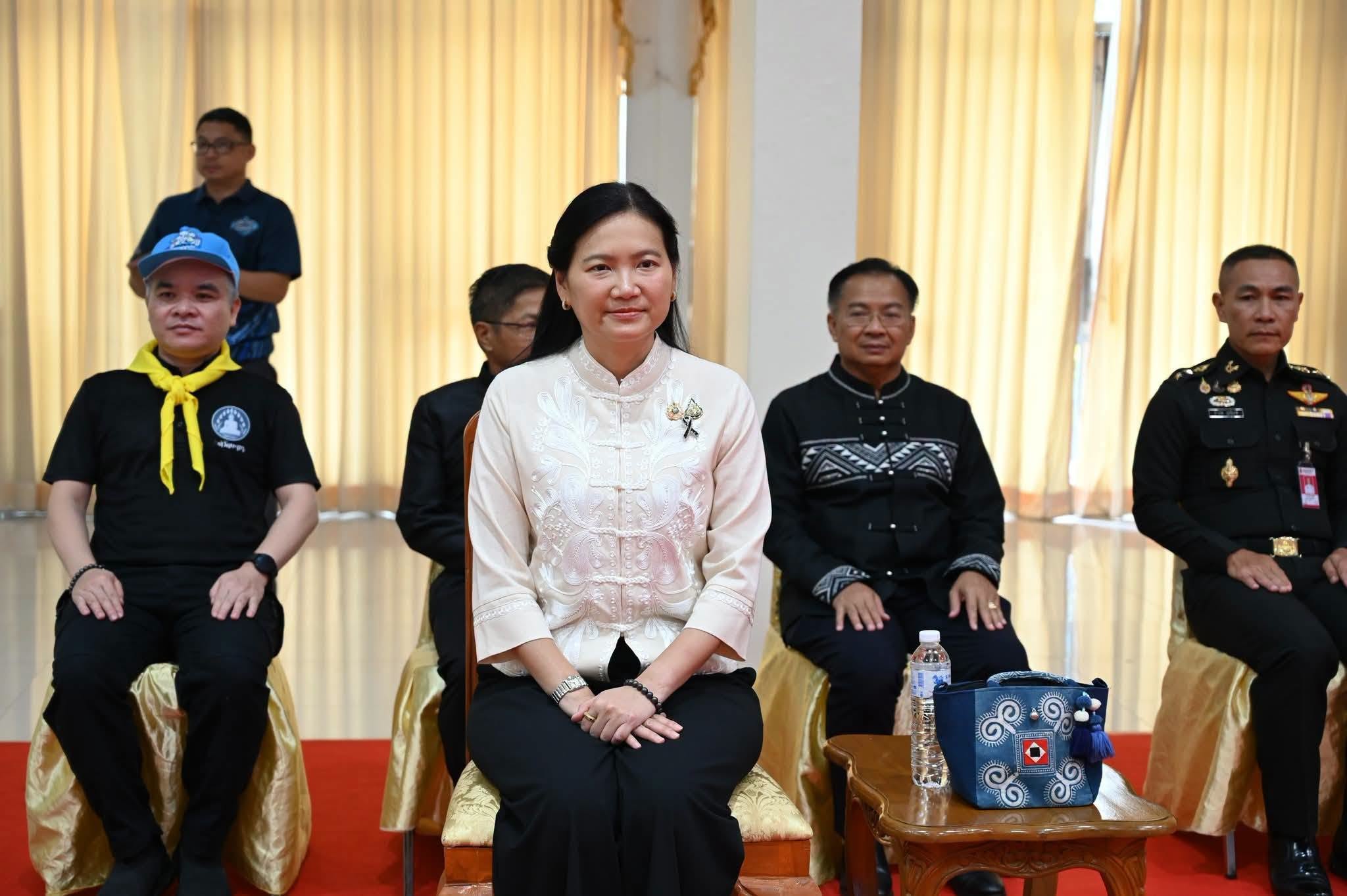 พช.พะเยา ผนึกพลังส่วนราชการ รับมอบดอกไม้จันทน์ เตรียมความพร้อมพิธีถวายดอกไม้จันทน์ของประชาชนจังหวัดพะเยา