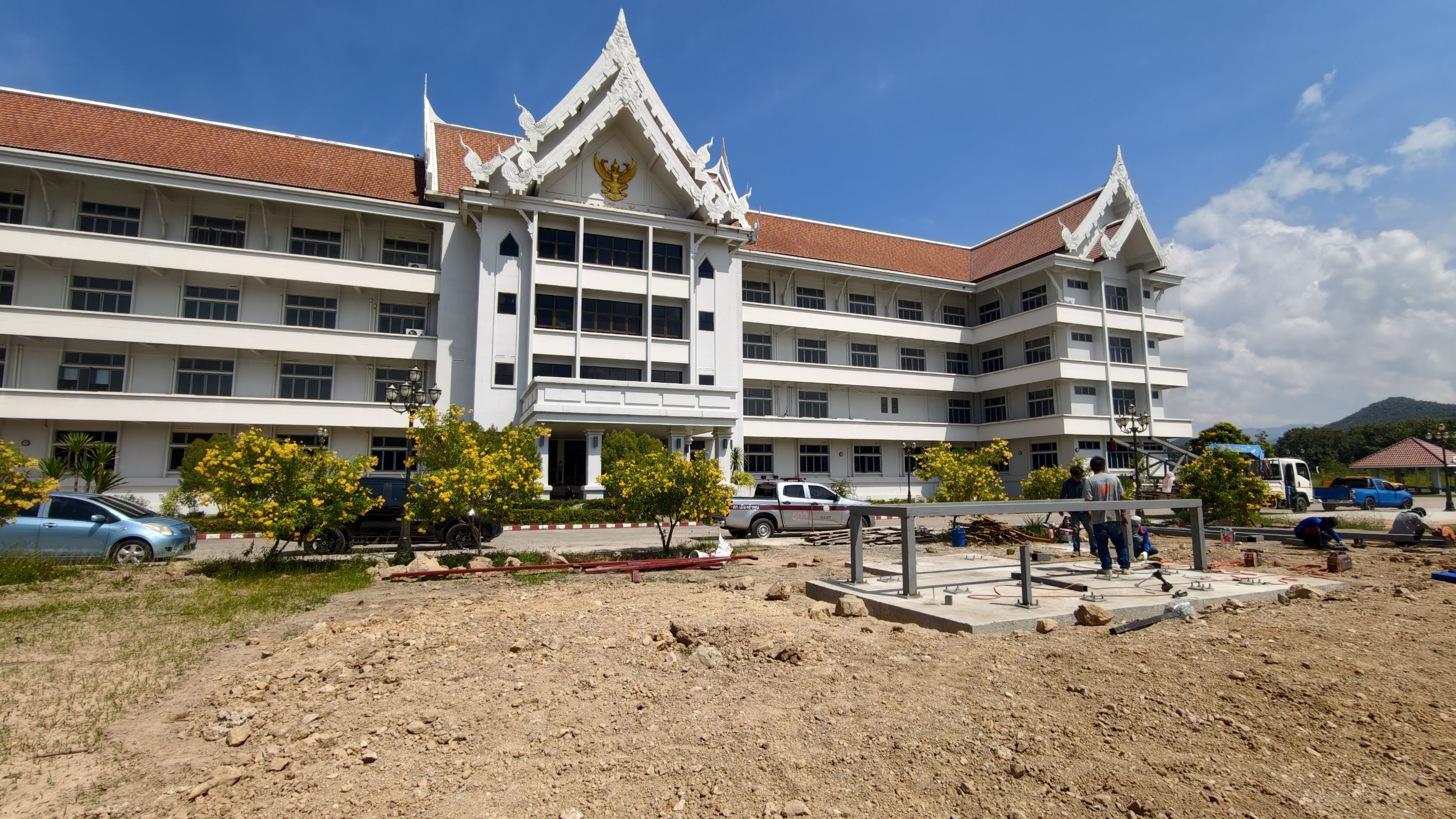 ความคืบหน้าการก่อสร้างซุ้มถวายดอกไม้จันทน์ของจังหวัดลำพูน