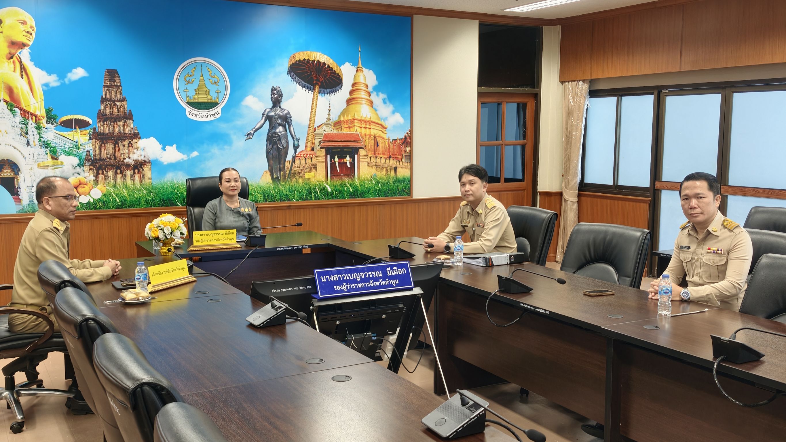 ลำพูน ร่วมรับฟังการแถลงข่าวและรับมอบนโยบาย "เปิดปฏิบัติการปราบนอมินี บังคับจำหน่ายและตรวจสอบการถือครองที่ดินกลุ่มเสี่ยง ปกป้องผลประโยชน์ชาติ"